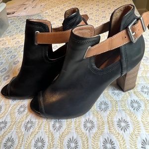 COPY - Clarks peep toe booties